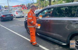 Drivers give generously to Lilydale SES tin rattle fundraiser