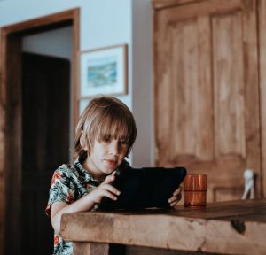 How to manage kids’ screen time