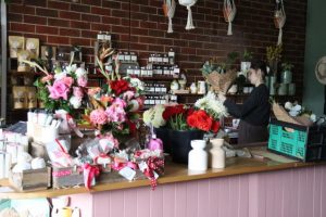 Florist’s remain open for day of love despite no power