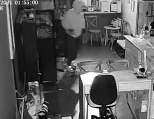 CCTV captures jewellery thief trio in Croydon