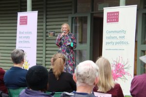 Independent candidates set for fundraising support in Casey and Deakin