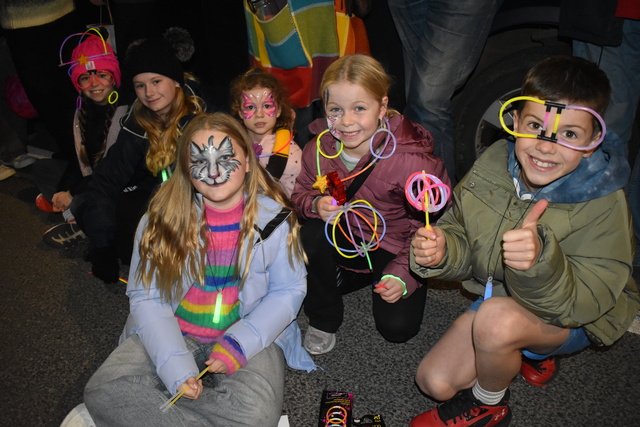 Light dazzles as community celebrate Winter Solstice