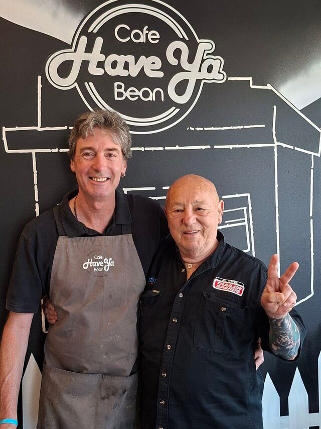 Aussie rock star drops into Yarra Ranges cafe